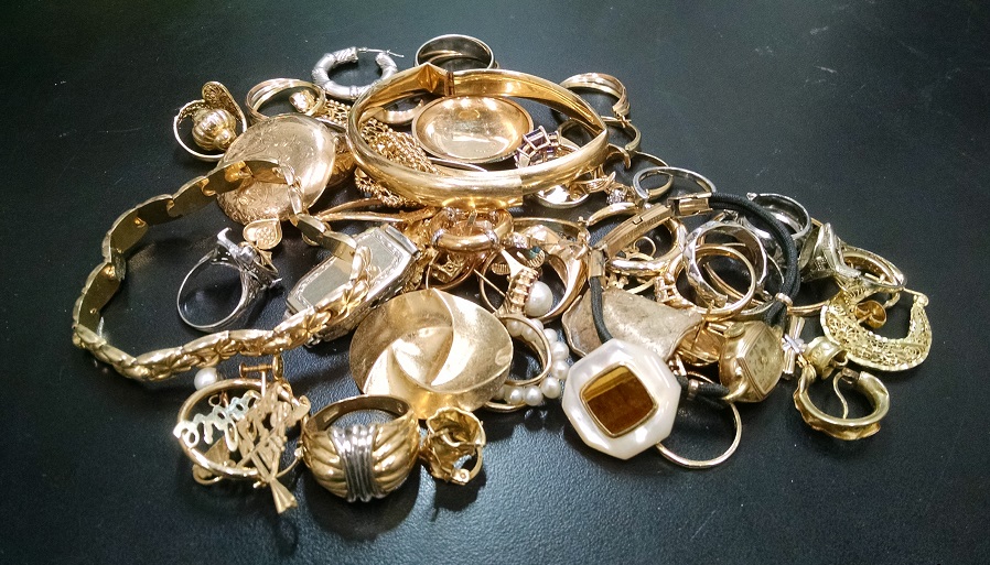 Sale of Gold Jewelry for Unexpected Medical Expenses